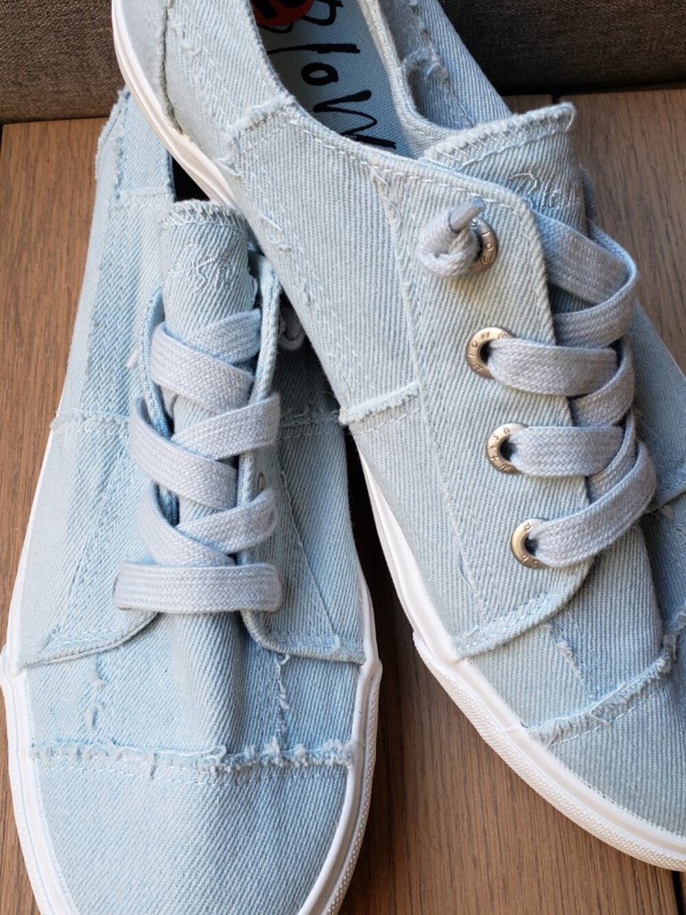 BNWoT BLOWFISH vibrant sky blue distressed sneaker (10) KICKS